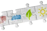 Verbundene Puzzlteile mit Symbolen Sprechblasen, Audimax, Blatt und Sonne