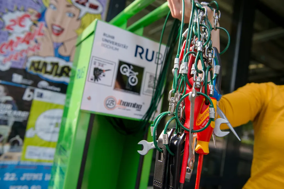 Bicycle repair station in front of the HGB
