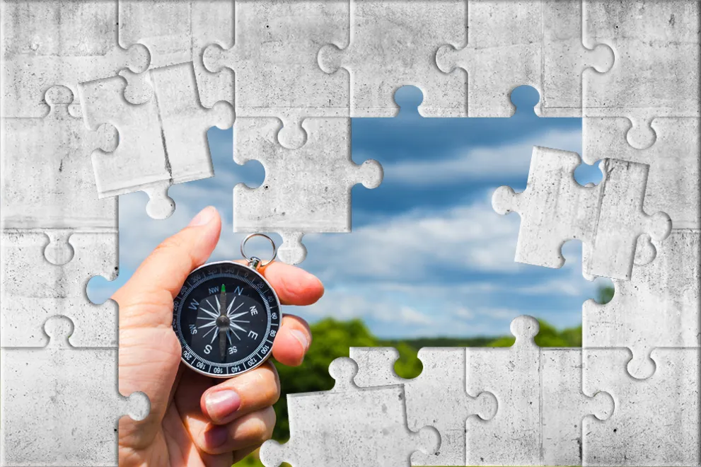 Hand Kompass blauer Himmel